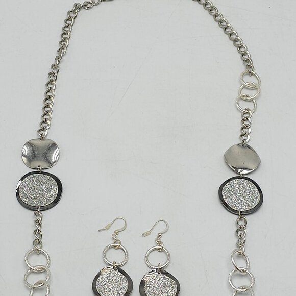 Silver-Tone Long Chain Necklace Earrings Set With Glittering Textured Discs - Picture 4 of 7